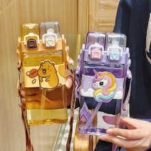 高颜值儿童可爱水杯大容量双饮吸管杯斜跨塑料杯学生夏季便携手提