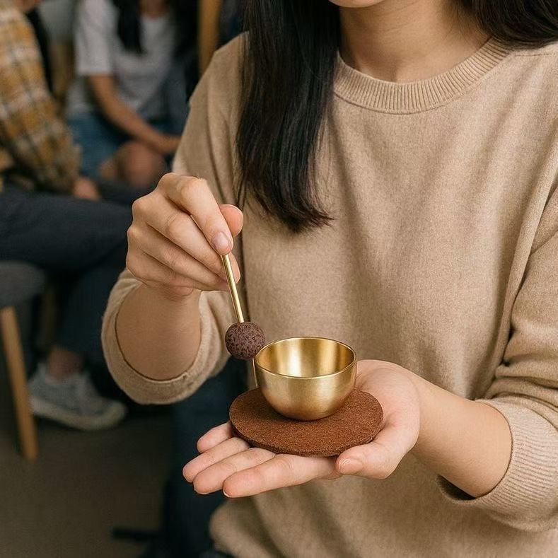 Mini Copper Singing Bowl, Essential Oil Aromatherapy Diffuser, Healing and Stress-Relief Ornament, Handmade Bowl for Sound Therapy and Meditation, Volcanic Stone