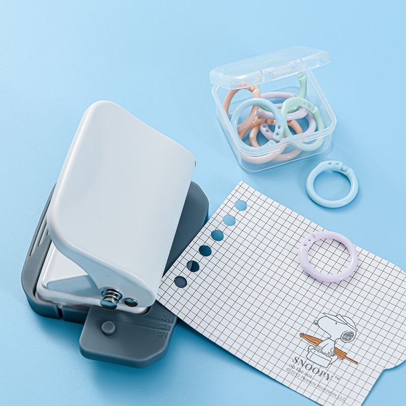 Round hole puncher for students, tear-off sheet 4