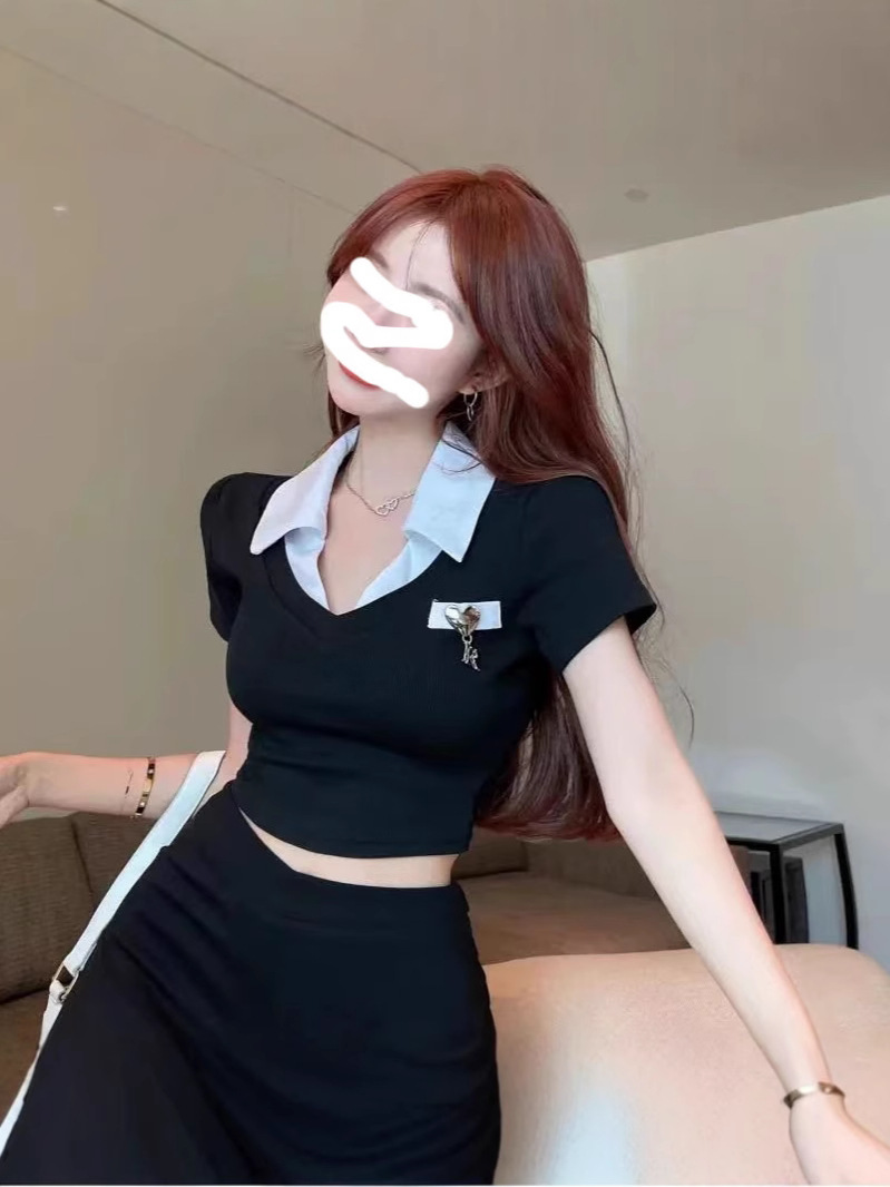 콘트라스트 랩 칼라 숄더 반팔 티셔츠 여성 여름 2024 새로운 달콤하고 매운 배꼽 슬림 핏 웨이스트 슬림 핏 쇼트 탑
