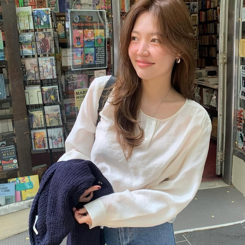 Korean Ins Early Spring New Designer Style Sweet and Gentle Temperament Round Neck Tencel Long-Sleeved Shirt Top for Women