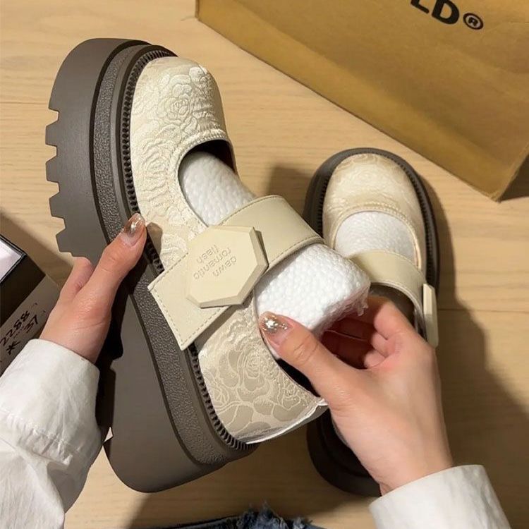 Zapatos de cuero bordados de impresión china de fondo grueso para mujeres 2024 verano nuevos zapatos de estilo británico retrógrado mary-zhen