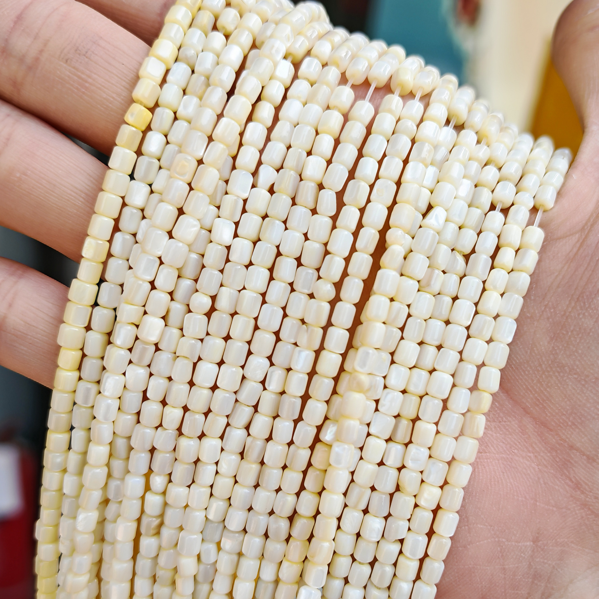 Bebé de agua dulce-amarillo claro