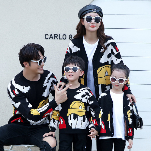 Parent-child sweater for autumn and winter, round neck open top, cartoon and animation style, father and son set, mother and daughter set, stylish family affection set, home set