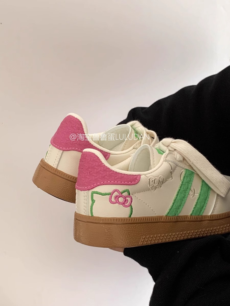 Nicho encantador color de verano 2026 nuevos zapatos cómodos zapatos deportivos casuales pequeños zapatos blancos para estudiantes zapatos versátiles