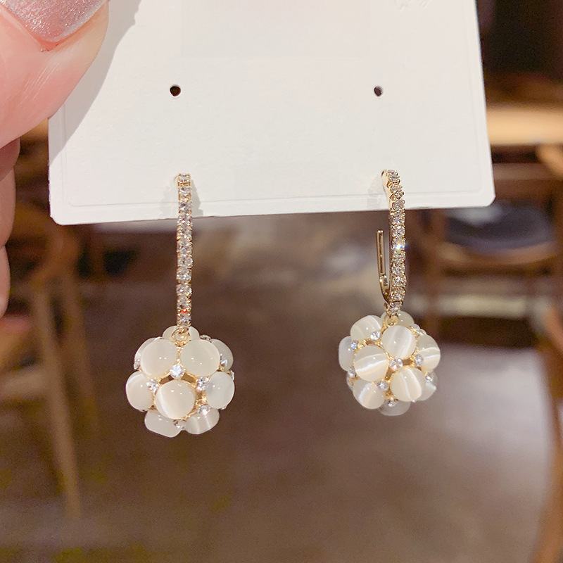 Elegant fashionable trend earrings