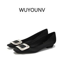 Rv水钻方扣绸缎粗跟单鞋2025新款气质名媛舒适黑色百搭平底鞋女