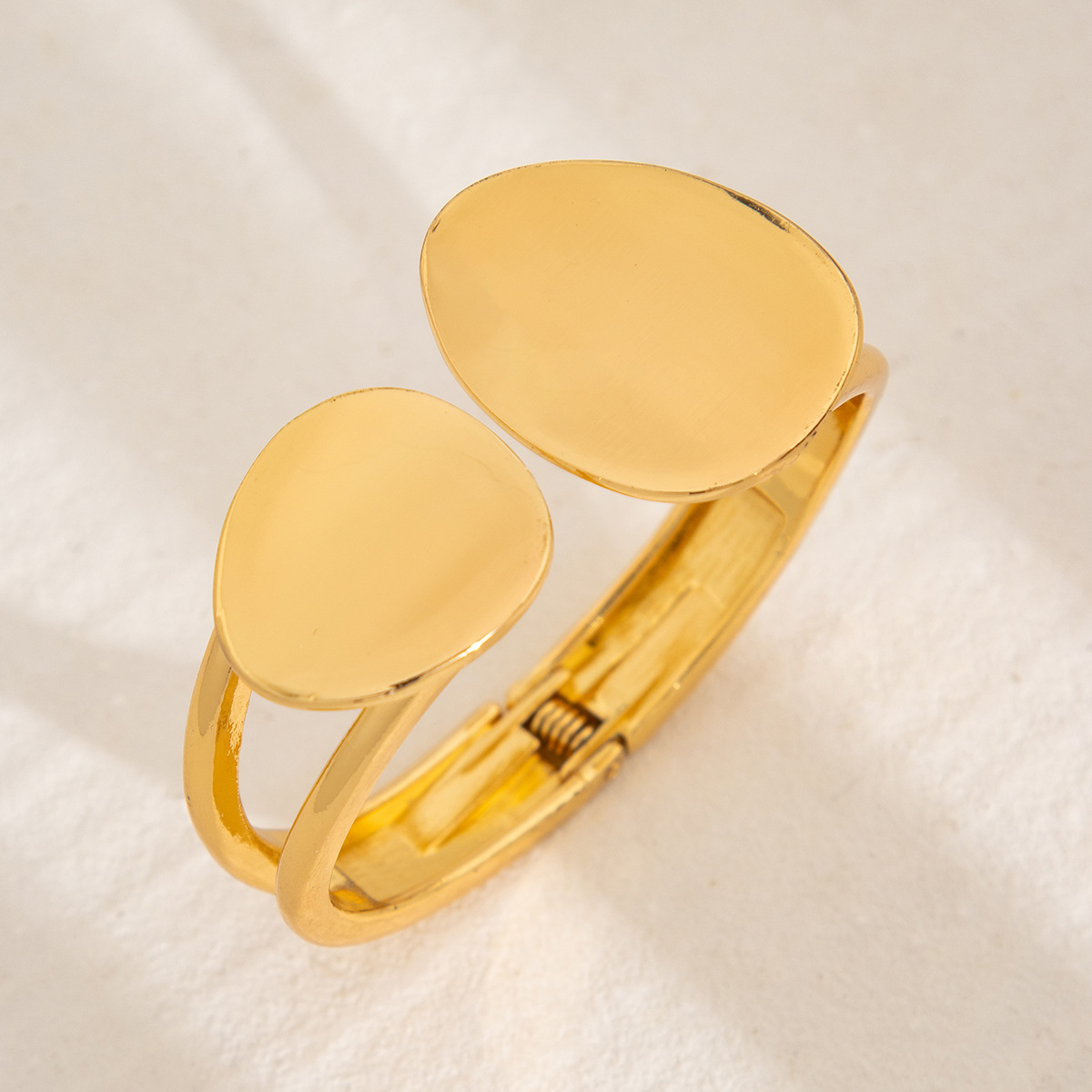 Retro Exaggerated Geometric Alloy Bangles Wholesale display picture 7