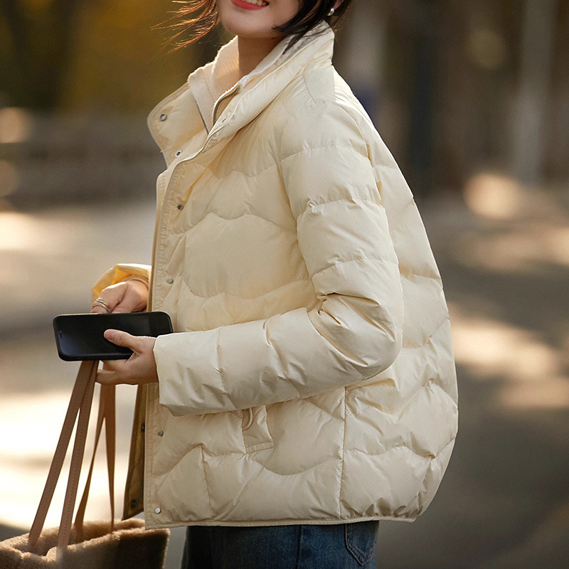 95白ガチョウの毛が薄くて短いです。痩せている繭型のダウンジャケット2025冬の新型の婦人服の上着のショートコートの女性です。