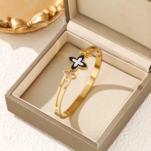 Titanium steel four-leaf clover fashionable rhombus diamond-hallmarked four-leaf clover bracelet for women, unique design with a sense of luxury, lucky clover bracelet