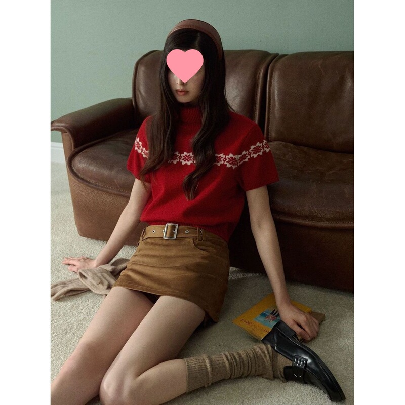 High-Neck Fair Isle Knit Sweater for Women, Autumn and Winter Vintage Jacquard Short-Sleeve Layered Sweater, Ice Silk Shoulder Strap Style, Regular Solid Color