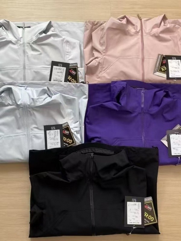 Taizhou Outdoor Bird Home Mismo estilo ligero BETA JK nueva chaqueta de montañismo resistente al viento e impermeable LOGO