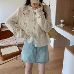 秋の新型の優しい怠惰なセーターのコートの花のカーディガンの透かし彫りの上着の女性のゆったりしたニットの上着の外着