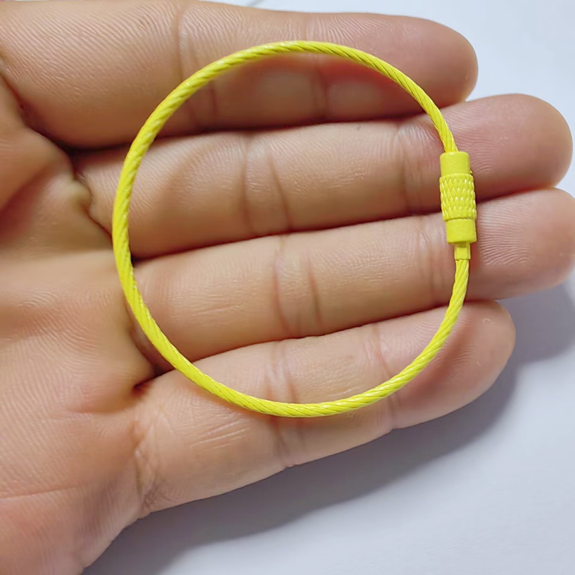 Fabricante Wholesale   Anillo de alambre de acero inoxidable de varios colores   Cordón Keychain    1.5 * 15 cm