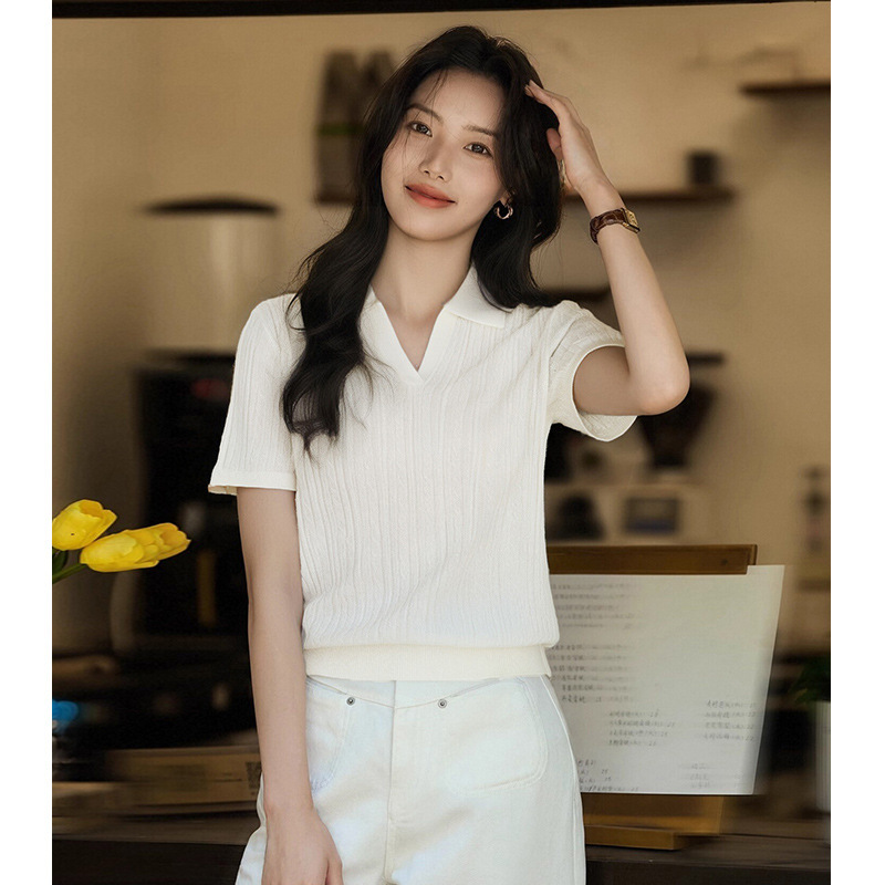 Stylish and Unique White Short-Sleeve Knit Top with a Turn-Down Collar for Women, New Summer 2026 Model, Elegant and Chic for Work