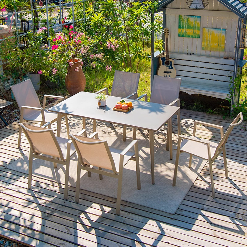 Mesa y silla de patio al aire libre, madera plástica, casa nórdica, patio al aire libre, jardín al aire libre, balcón, combinación de terraza de ocio