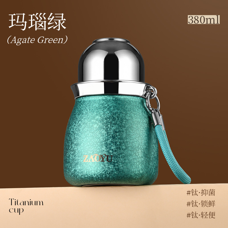Nuevos productos calientes de taza de aislamiento de titanio de alto valor creativo taza de paja de agua compacta y conveniente taza de agua de alta calidad para hombres y mujeres
