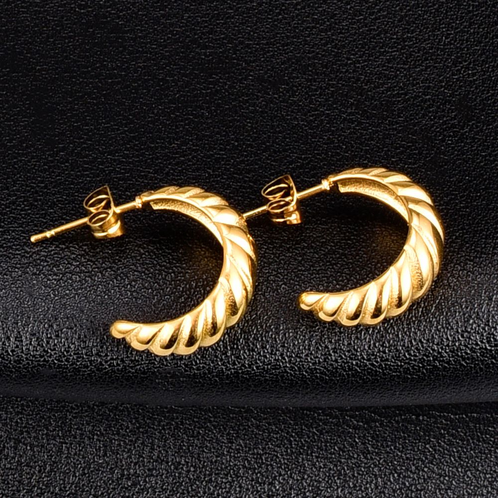 E107ns New Titanium Steel Gold-plated Twist Hoop Earrings Fashionable 18k Gold-plated Horn Round Earrings display picture 3