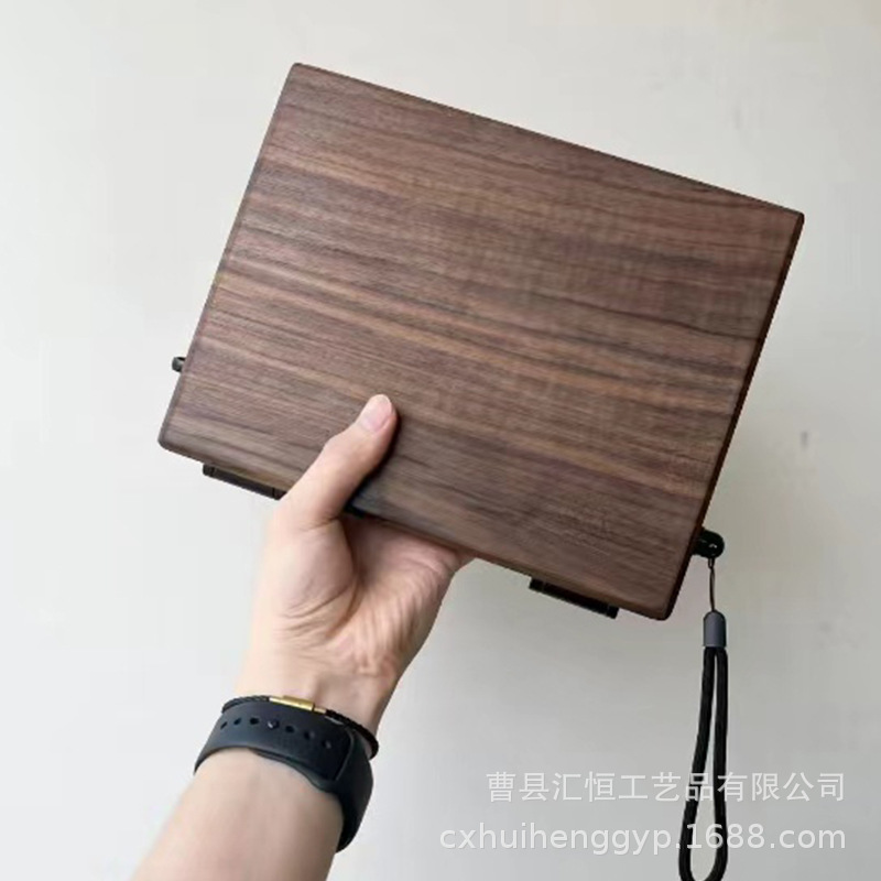 La paleta de madera se puede plegar y se puede equipar con una paleta de correa.