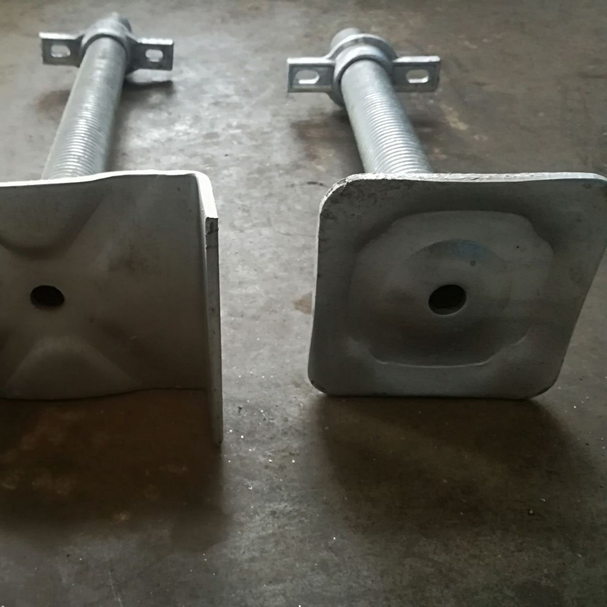 Base Regulable Galvanizada para Andamio image 4