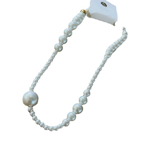 Chic French Vintage White Bead Necklace for Women, Korean Style, Fashionable and Elegant Clavicle Chain, Instagram Style, Light Luxury Accessory