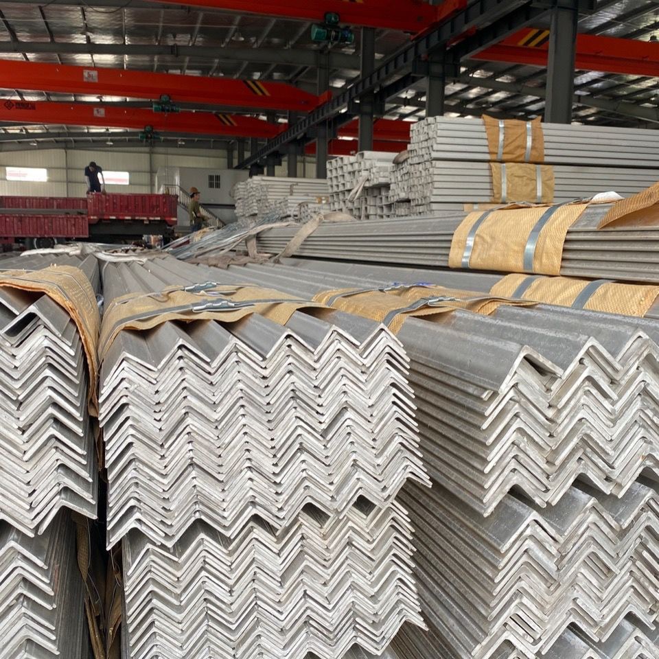 青岛厂家批发304不锈钢角钢201热轧钢316切割折弯三角钢Q235