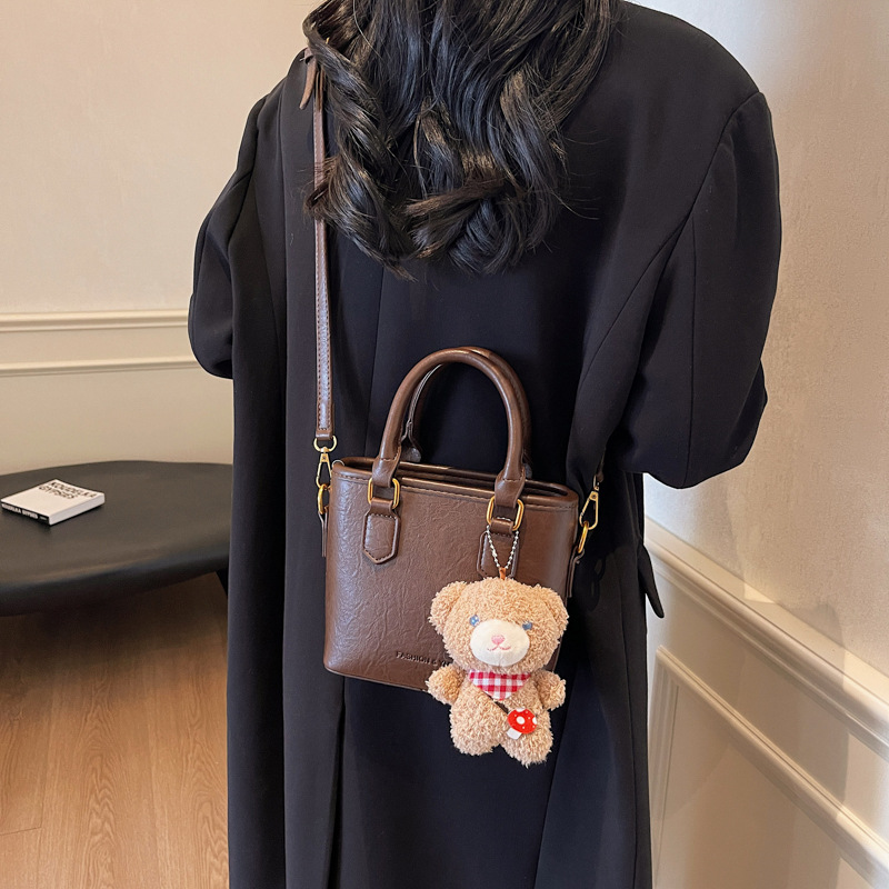 Bolsa de balde para mujeres 2024 nuevo retro versátil bolso de hombro portátil otoño-invierno súper caliente nicho de diseño de alta calidad bolso de mujer