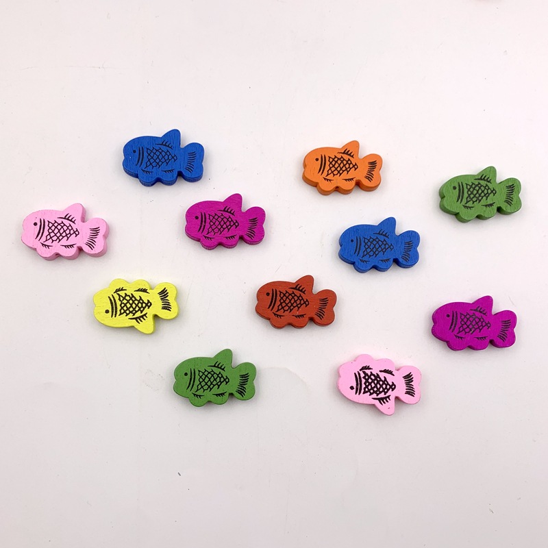 30*22mm color de dibujos animados grueso pescado botón de madera 5mm de grosor lindo pequeño pez niño botón de madera 50 por paquete