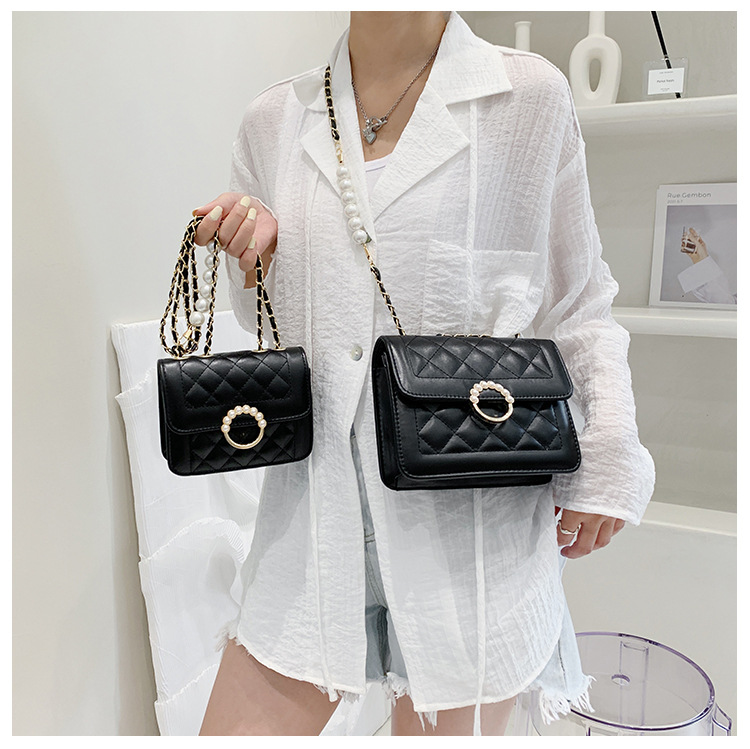 Women's Medium Pu Leather Solid Color Fashion Square Magnetic Buckle Crossbody Bag display picture 3