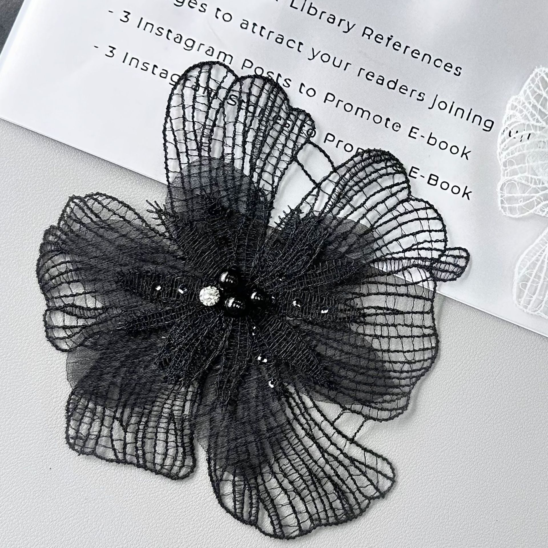 Flores tridimensionales clavos de perlas encaje ropa de niños vestidos flores decorativas bordadas a mano encaje material de tocado para el cabello image 8