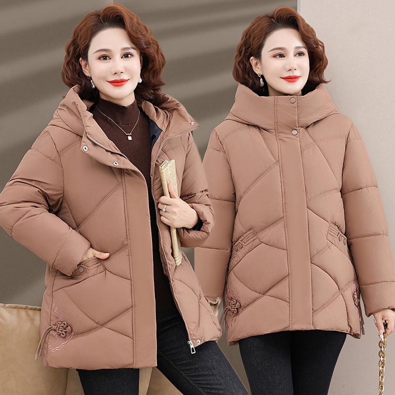2025 ropa de invierno de madres de mediana edad nueva ropa de abuela ropa de invierno abrigo abrigo de algodón caliente de gran tamaño image 10