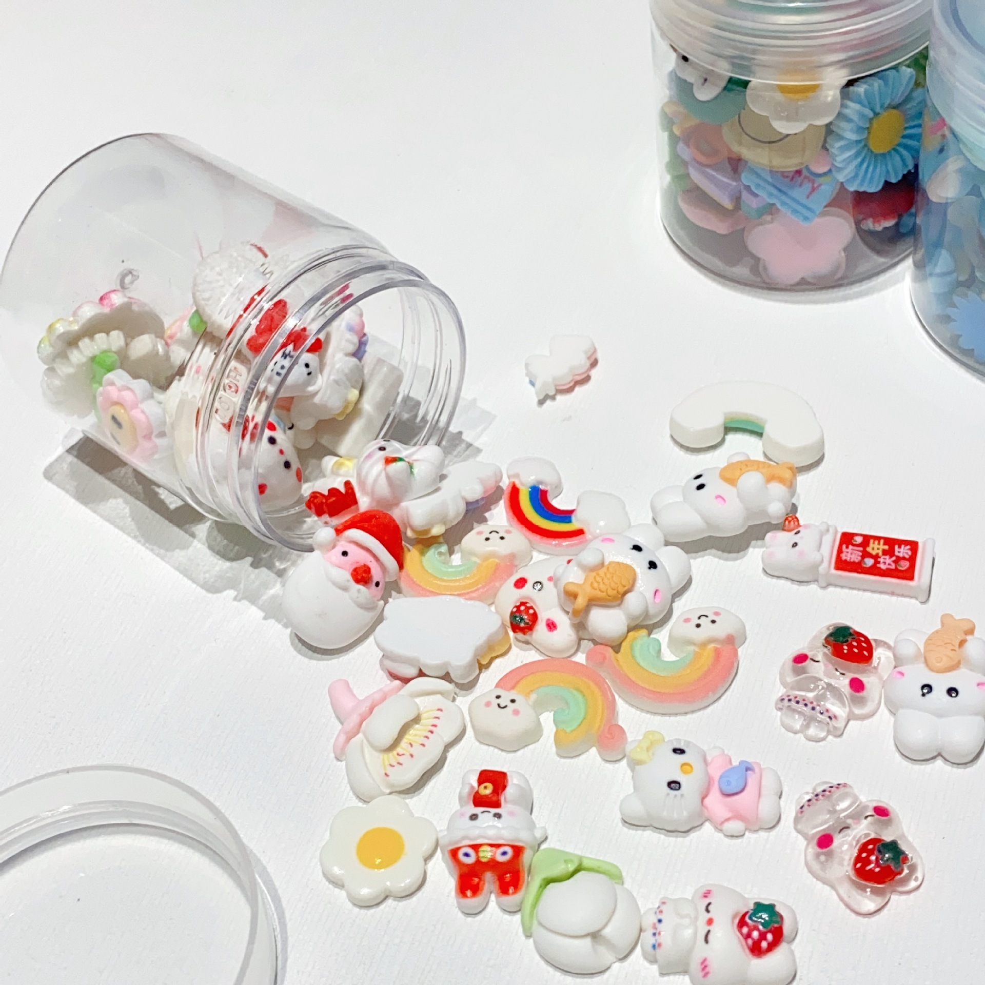 Directo de fábrica de color de dibujos animados mezclado DIY accesorios de resina al por mayor pegamento crema teléfono móvil Shell horquilla accesorios de producción