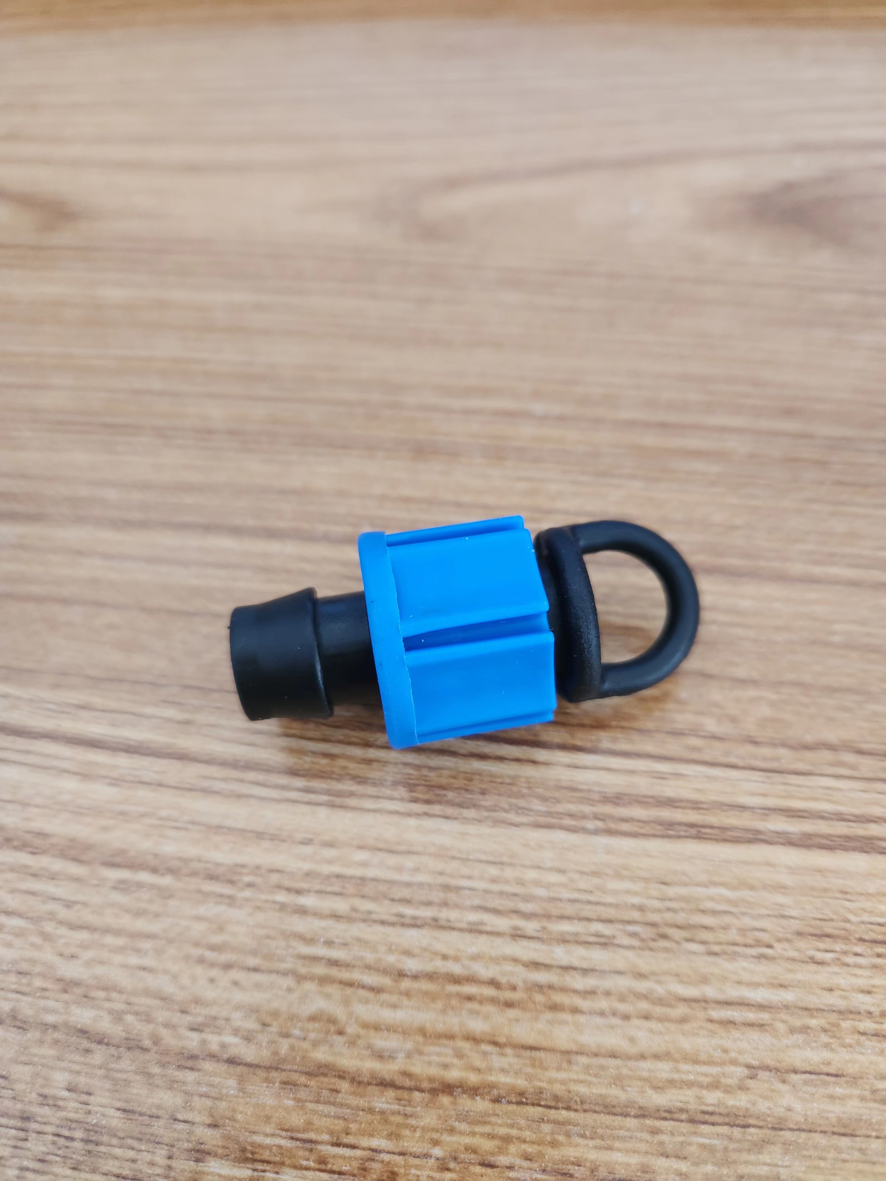 Conector de Tres Vías con Bloqueo para Cinta de Goteo image 22