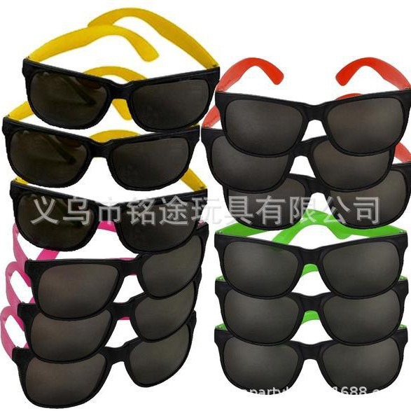 Caliente en stock Hawaiano colorido partido gafas de sol fiesta suministros playa gafas fábrica al por mayor