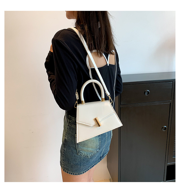 Women's Medium Pu Leather Solid Color Streetwear Lock Clasp Handbag Crossbody Bag display picture 3