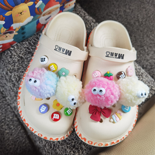 Little Red Book's same style dust elf gradient hair ball eye shoes flower hole shoes decorated with cartoon bean flowers shoe buckle