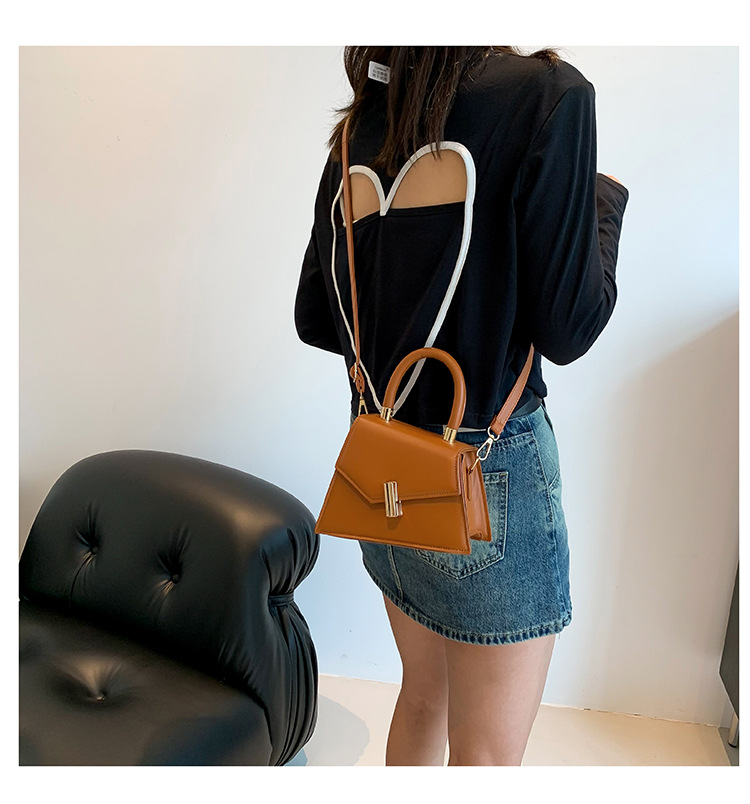 Women's Medium Pu Leather Solid Color Streetwear Lock Clasp Handbag Crossbody Bag display picture 1
