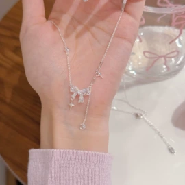 项链;耳钉;手链