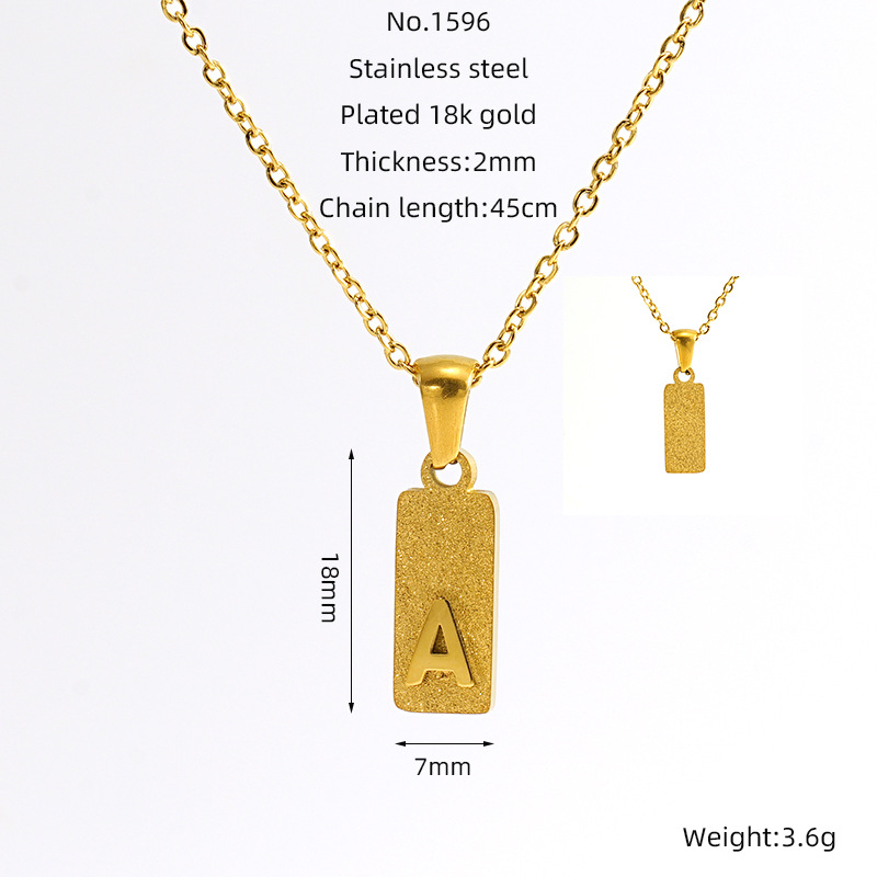 Nuevo estilo europeo y americano 26 colgante de letras inglesas de acero inoxidable prensado de arena collar de cadena de clavícula de letras rectangulares mujeres