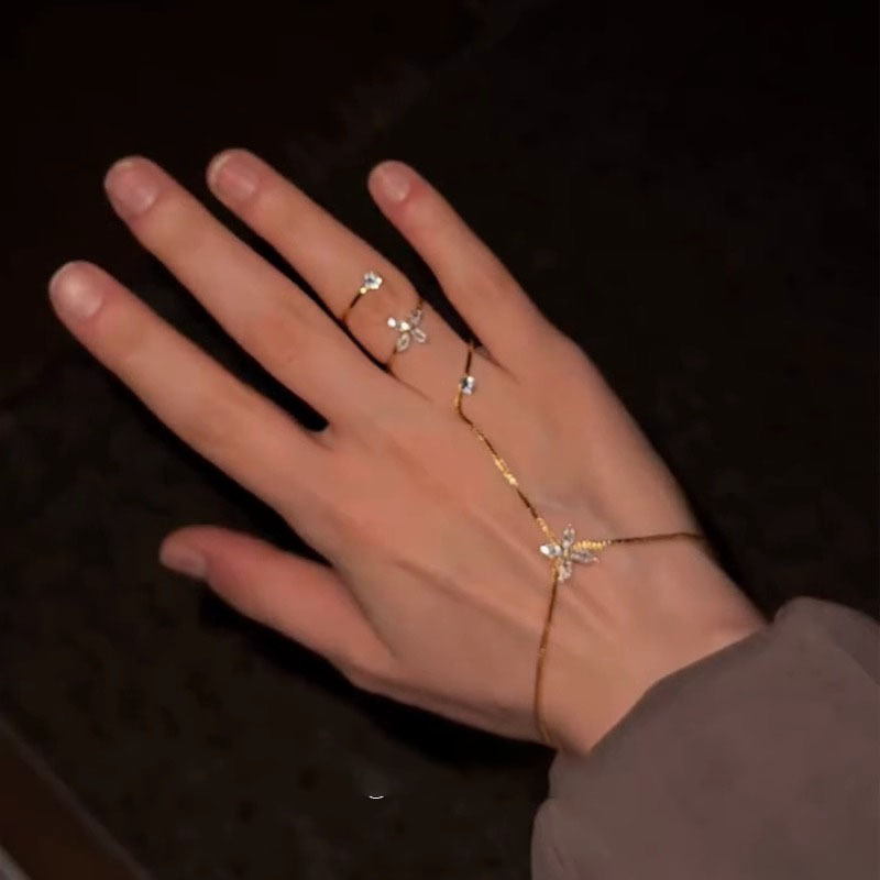 Sparkling Diamond Tassel Bracelet and Ring Integrated Light Luxury Ring Bracelet Hand Decoration Niche High-End Sweet Cool Style Sparkling Diamond Tassel Bracelet and Ring Integrated Light Luxury Ring Bracelet Hand Decoration Niche High-End Sweet Cool Style