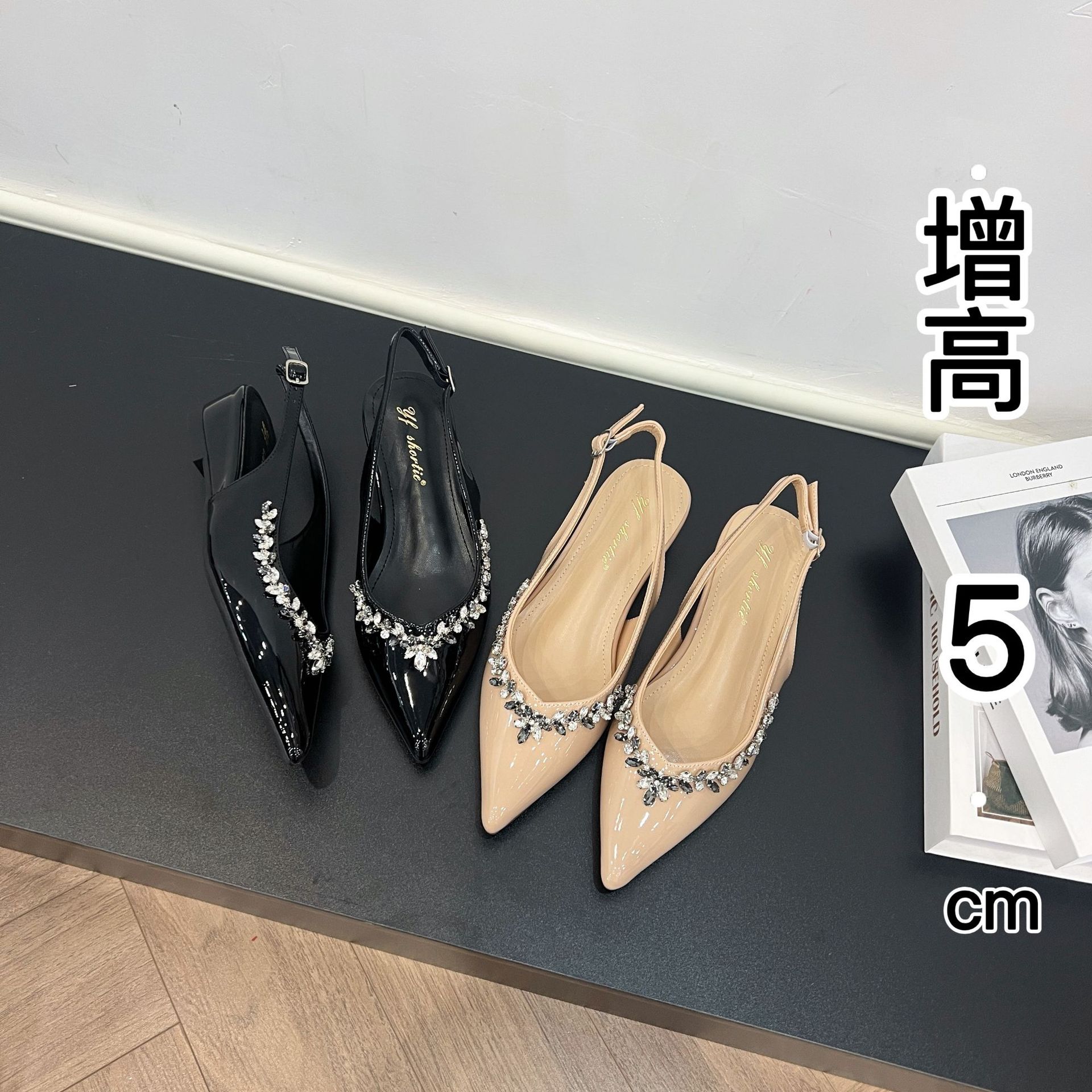 Sandalias de Cuña Puntiagudas de Charol con Pedrería para Verano