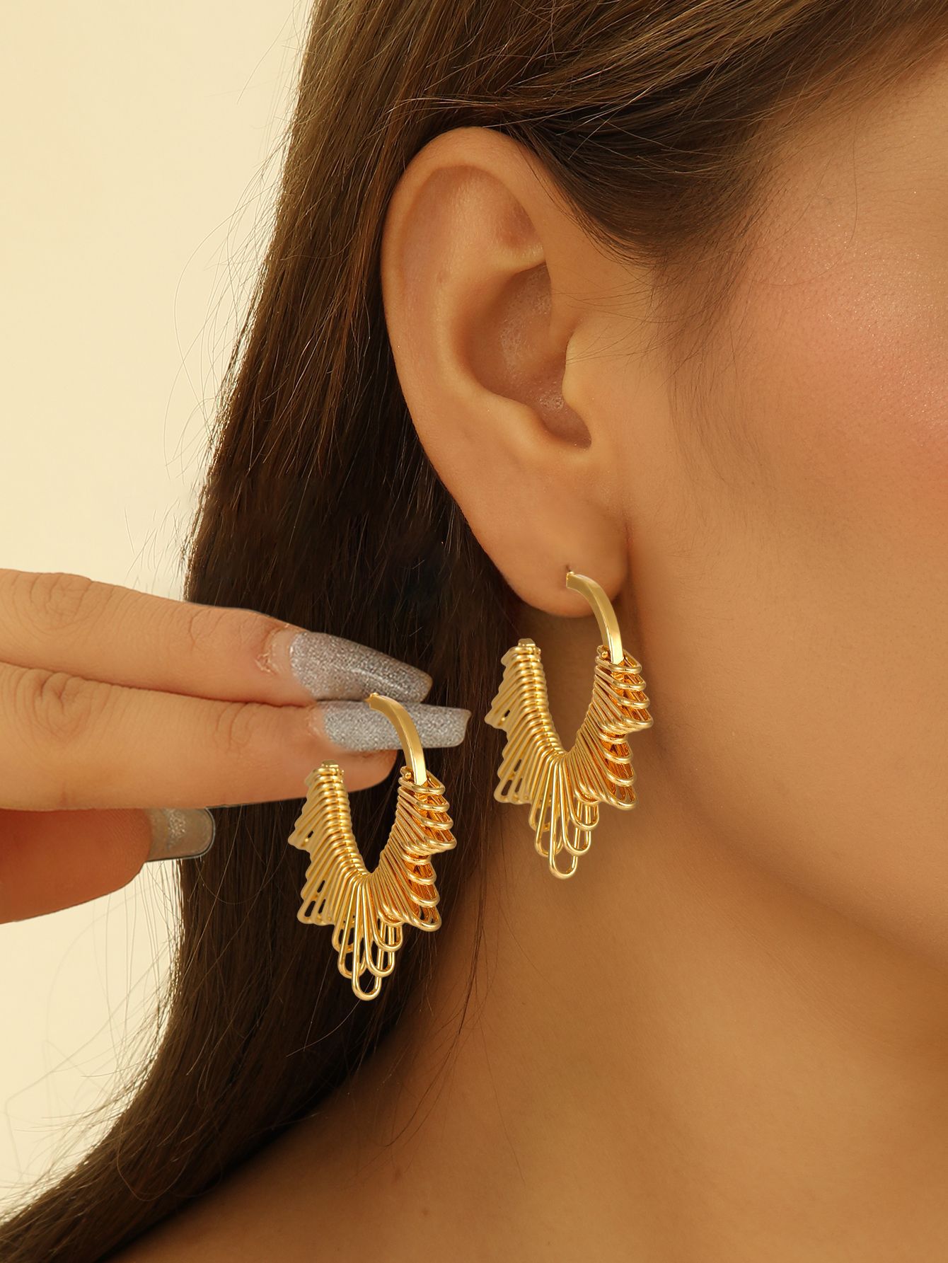 Joyas transfronterizas europeas y estadounidenses de verano aretes de alto nivel de estilo francés aretes de geometría huecos de línea metálica