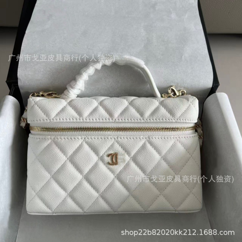 2025 New Luxury Style Quilted Chain Bag Women's Genuine Leather Shoulder Crossbody Bag Versatile Lunch Box Bag Evening Bag Handbag - Thumbnail 6