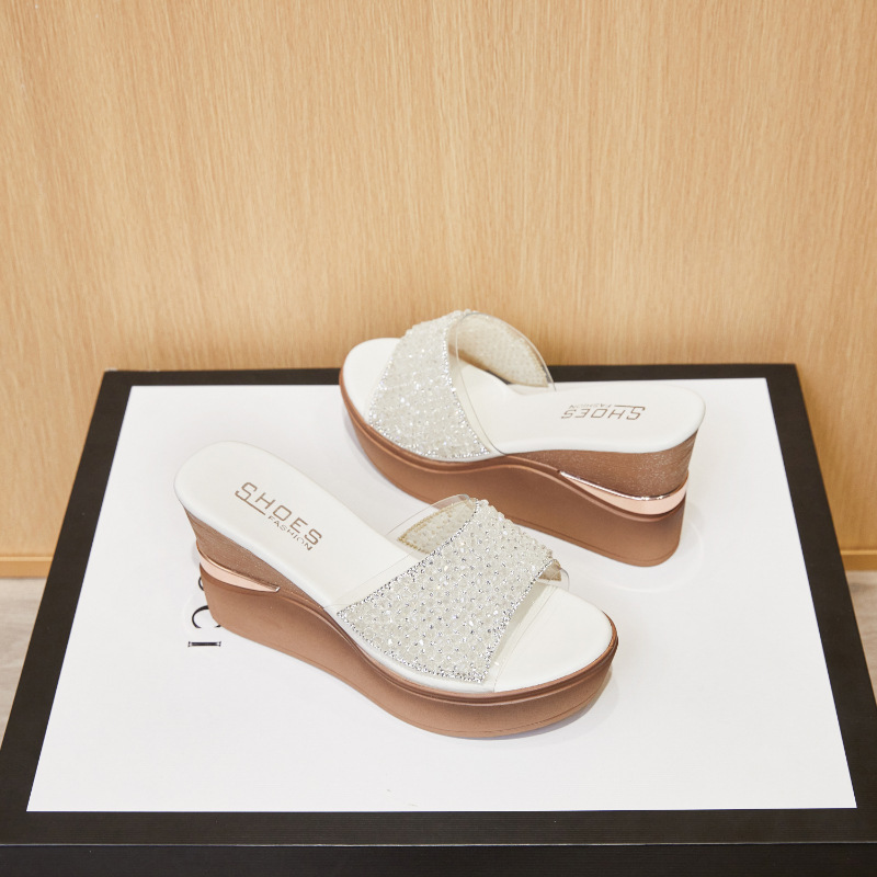 흰색 [모조 다이아몬드]]