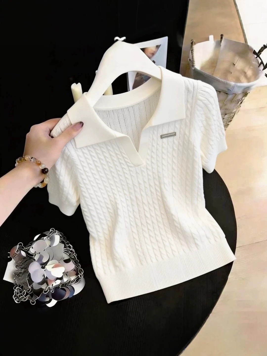 Áo thun nữ cổ polo tay ngắn dáng rộng chất liệu mát lạnh — trắng