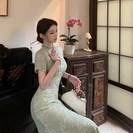 新中式国风清冷感绿色改良旗袍性感风情万种绝美挂脖连衣裙女夏季