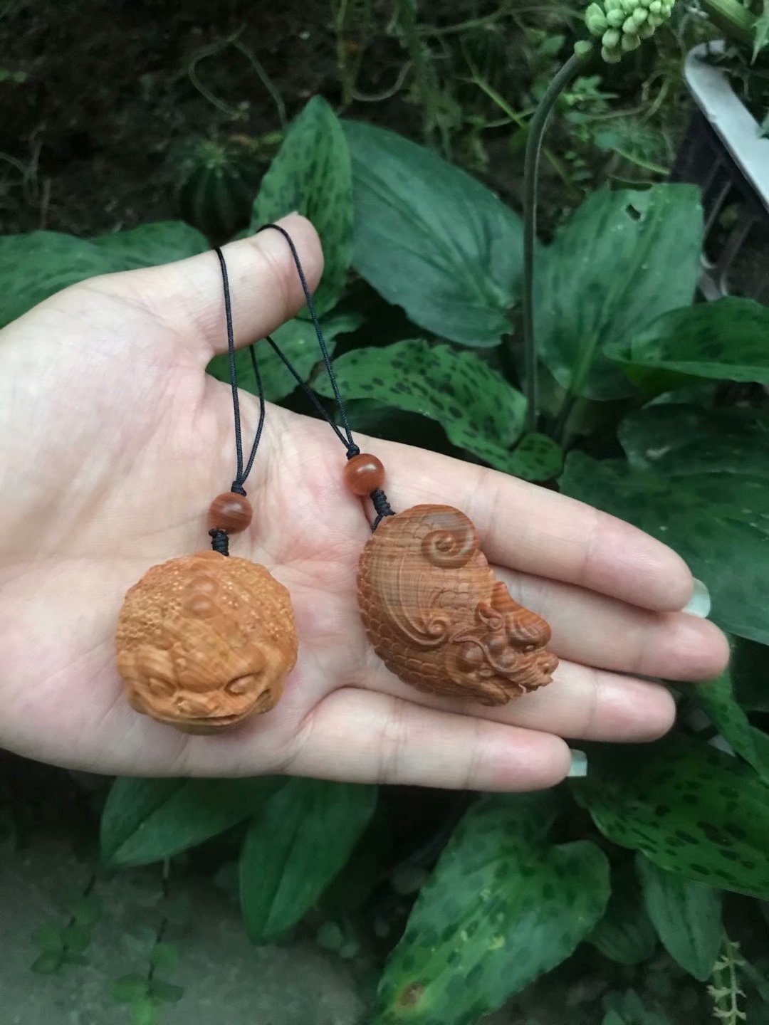 崖柏木雕金蟾龙鱼高油料木质可爱手机挂件动物雕文玩工艺品货源