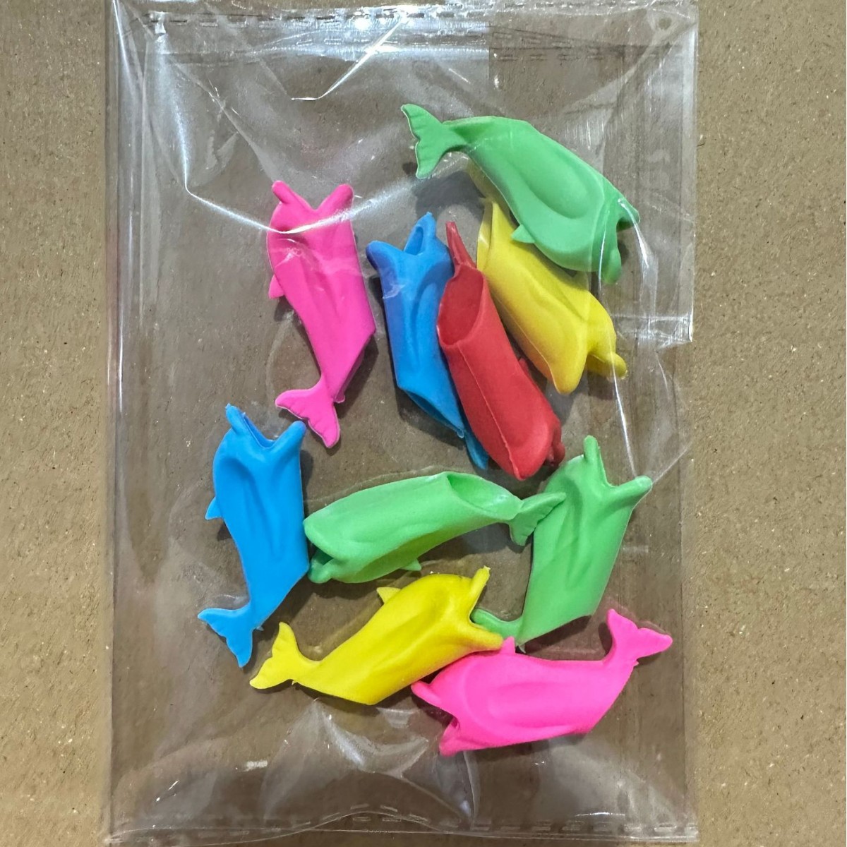 Fábrica directa suministro de estudiantes escritura pinza corrector pinza para niños pinza pinza artefacto pequeño pez cubierta de pinza de silicona