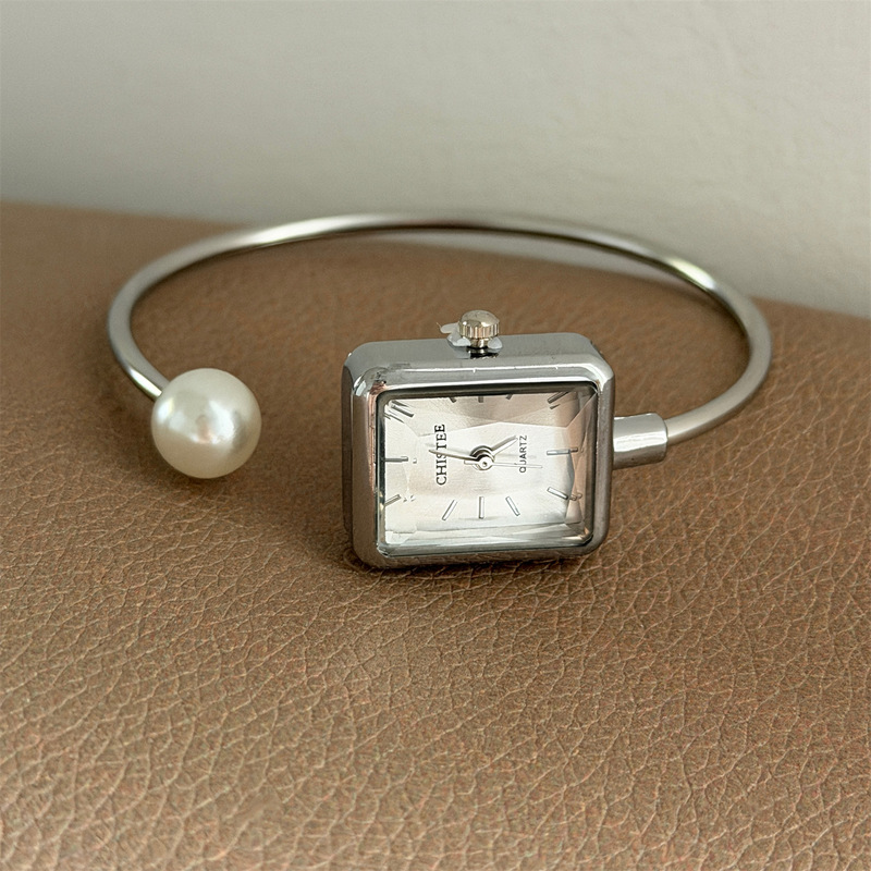 TikTok live streaming hit product 2026: Pearl luxury watch for women, high-end, elegant, fashionable, small square dial, exquisite women's watch