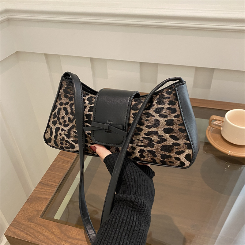 Bolsa de moda bajo la axila para mujeres de gran capacidad 2025 primavera nueva moda nicho bolso de hombro bolso de arco bolso de mano